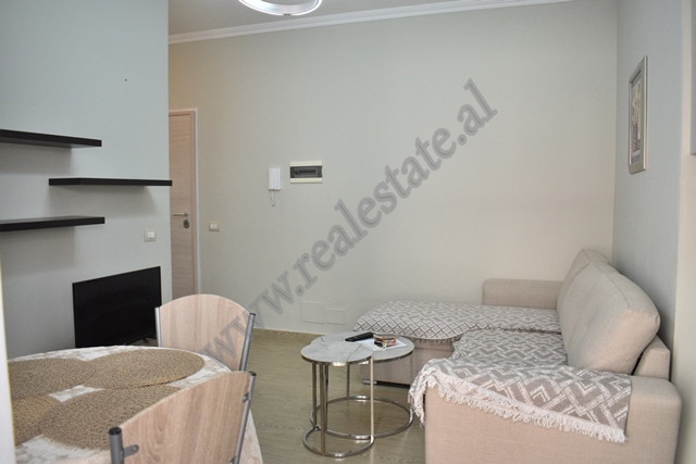 Apartament 1+1 me qira ne rrugen Mujo Ulqinaku midis zones se Myslym Shyrit dhe rruges se Kavajes ne